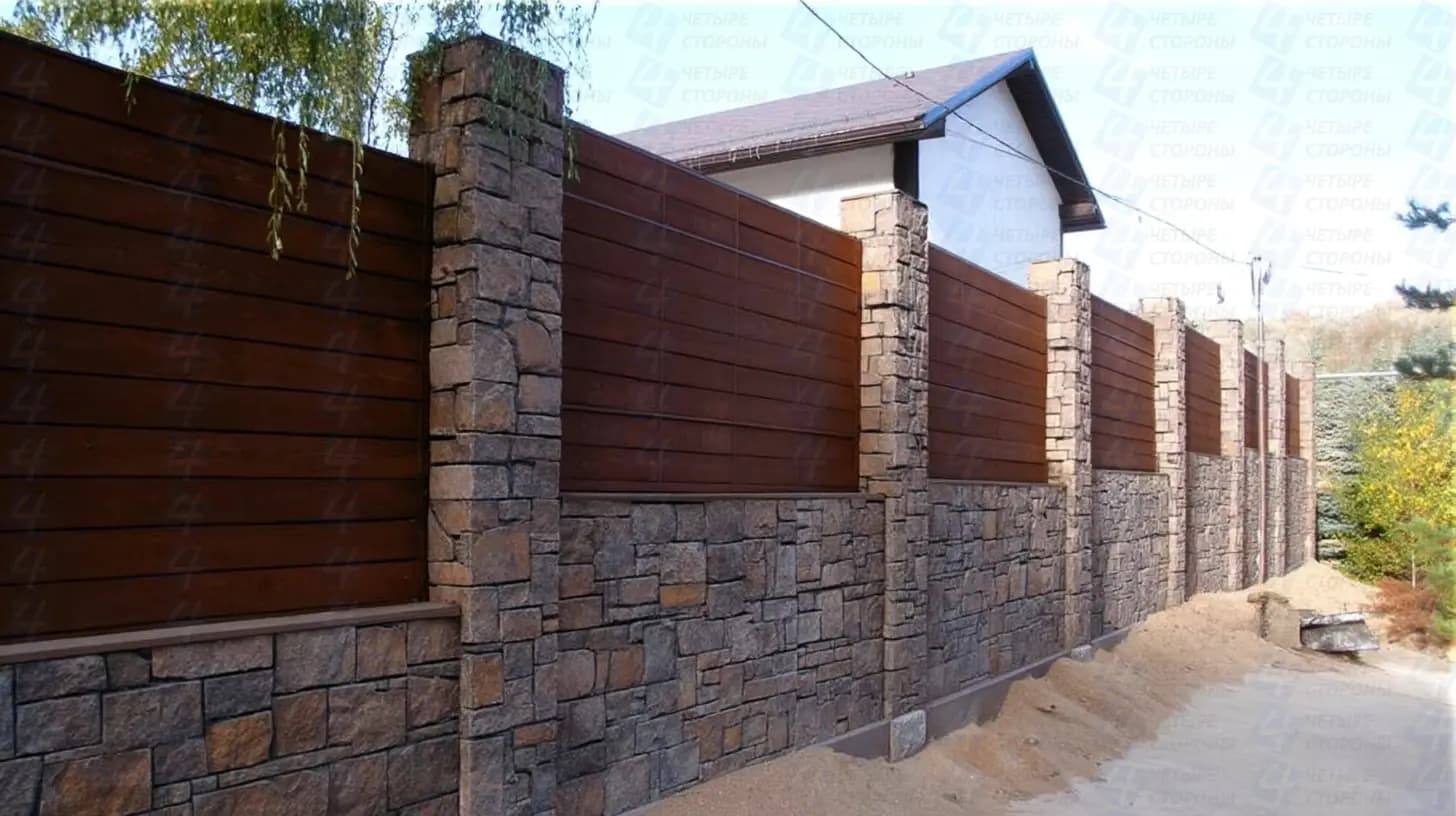 Комбинированный бутовый забор с термодревесиной