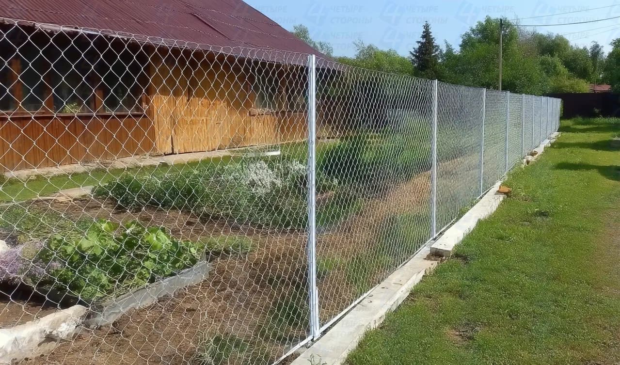 Забор для дачи Эконом из оцинкованной сетки Рабица