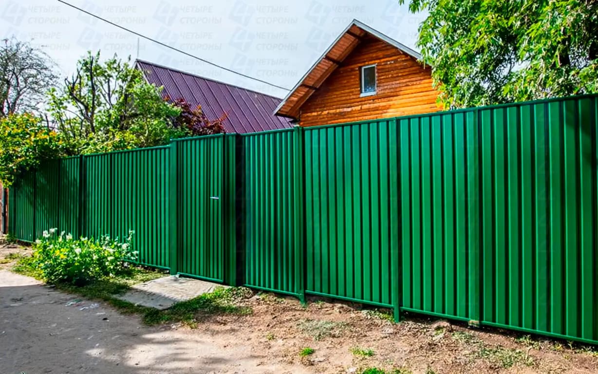 Забор из профнастила для дачи